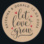 Sticker Rond Rustic Kraft laisse l'amour croître semences Maria<br><div class="desc">L'amour est doux. Ajoutez une touche amusante de couleur et de style unique à votre mariage ou à votre douche nuptiale préférée. Un sac de douche nuptiale est un grand complément à la planification de la fête. Ces sacs uniques seront facilement utilisés comme un cadeau et peuvent servir comme une...</div>