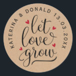 Sticker Rond Rustic Kraft laisse l'amour croître semences Maria<br><div class="desc">L'amour est doux. Ajoutez une touche amusante de couleur et de style unique à votre mariage ou à votre douche nuptiale préférée. Un sac de douche nuptiale est un grand complément à la planification de la fête. Ces sacs uniques seront facilement utilisés comme un cadeau et peuvent servir comme une...</div>