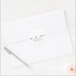 Sticker Rond Rustic M. et Mme Newlyted Mariage Gift<br><div class="desc">Faites votre cadeau aux jeunes mariés mémorable avec cette police de calligraphie douce Mr et Mrs avec un bouquet cardiaque,  contre un arrière - plan à effet burlap. Personnalisez facilement avec le nom et la date de votre choix.</div>