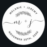 Sticker Rond Rustic Modern Feuilles Initiale Script Round Maria<br><div class="desc">Donnez à toutes vos faveurs de mariage une touche plus personnelle avec notre modèle autocollant facile à personnaliser! Doté de feuilles rustiques dessinés à la main avec une police de script chic et un texte simple courbé. Ajoutez simplement vos propres noms, vos initiales (sans enlever les caractères spéciaux) et votre...</div>