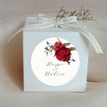 Sticker Rond Rustic Navy Bourgogne Floral Mariage Faveur<br><div class="desc">Le thème floral rustique privilégie l'autocollant avec l'aquarelle illustrant les fleurs de pivoines bordeaux et marines avec la verdure.</div>