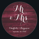 Sticker Rond Rustic Wood Burgundy Red M. et Mme Mariage<br><div class="desc">Autocollants de mariage rustique bordeaux pour vos enveloppes mariages/sacs de faveur.</div>