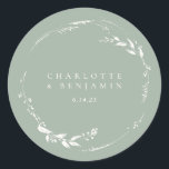 Sticker Rond Sage Green Floral Wreath Monogramme personnalisé<br><div class="desc">Sage Green Floral Wreath Monogramme Personnalisé Classic Round Sticker</div>