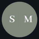 Sticker Rond Sage Green Monogramme Mariage élégant<br><div class="desc">Ajoutez une touche d’élégance aux détails de votre mariage avec cet autocollant personnalisé avec le monogramme du couple au centre, créant un point focal raffiné. Le texte est magnifiquement rendu dans une police serif élégante, offrant un design intemporel et sophistiqué. Idéal pour sceller des invitations de mariage, des faveurs ou...</div>