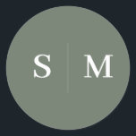 Sticker Rond Sage Green Monogramme Mariage élégant<br><div class="desc">Ajoutez une touche d’élégance aux détails de votre mariage avec cet autocollant personnalisé avec le monogramme du couple au centre, créant un point focal raffiné. Le texte est magnifiquement rendu dans une police serif élégante, offrant un design intemporel et sophistiqué. Idéal pour sceller des invitations de mariage, des faveurs ou...</div>