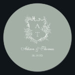 Sticker Rond Sage Vert Monogramme Crest Mariage Enveloppe Sceau<br><div class="desc">Élégant autocollant de sceau mariage classique de l'enveloppe de sauge vert script floral monogramme.</div>