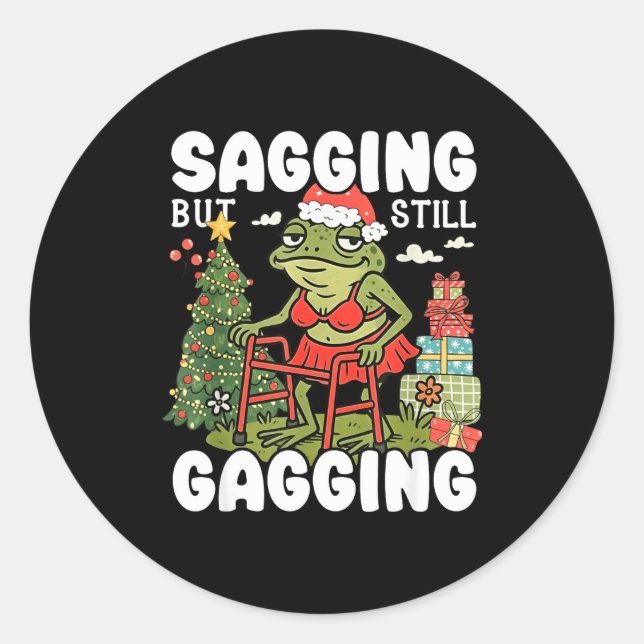 Sticker Rond Sagging But Still Gagging Funny Meme Sarcastic Chr (Devant)