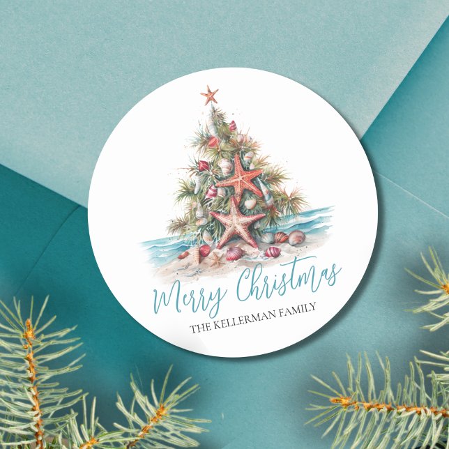 Sticker Rond Sapin de Noël de plage joyeux (Happy Holidays Beach Christmas Tree Classic Round Sticker)