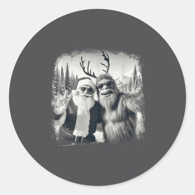 Sticker Rond Sasquatch 67 Christmas Tree Funny Santa Bigfoot  (Devant)