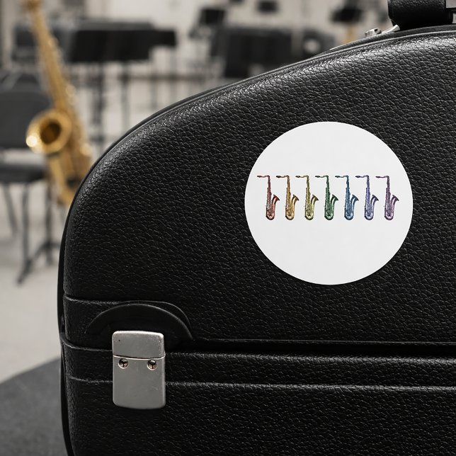 Sticker Rond Saxophone Ténor Dégradé Arc-en-Ciel Pop Art Musica (A sticker with a lineup of rainbow saxophones in red, orange, green, blue, purple, yellow & pink.)