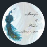 Sticker Rond Sceau d'enveloppe turquoise bleu Peacock Plume<br><div class="desc">Cette belle et élégante conception, appelée Turquoise Blue Peacock Plume Mariage, a un arrière - plan blanc éclatant avec une bordure turquoise. Dans l'arrière - plan est une plume de queue paon pâle avec une illustration complète de paon dans le coin inférieur droit. Ce serait parfait pour votre mariage ou...</div>