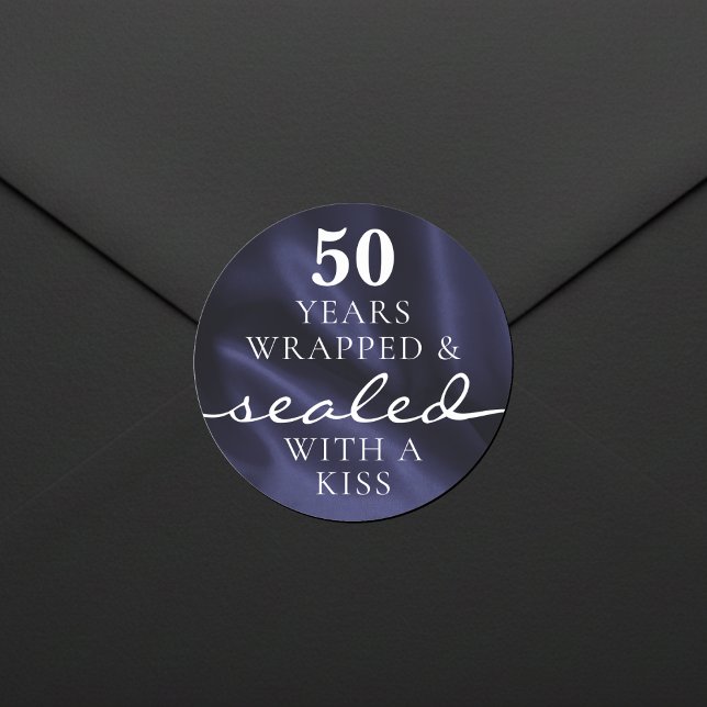 Sticker Rond Scellé avec un baiser Bleu 50e anniversaire (Créateur téléchargé)