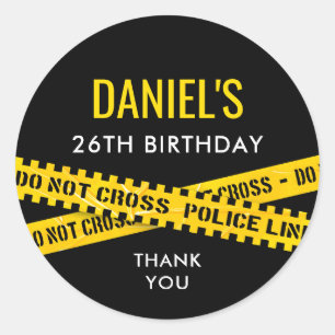 Sticker Rond Scène de crime fête d'anniversaire avec bande de p