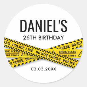 Sticker Rond Scène de crime fête d'anniversaire avec bande de p
