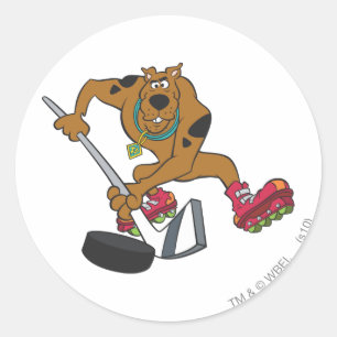 Sticker Rond Scooby-Doo jouant à l'hockey