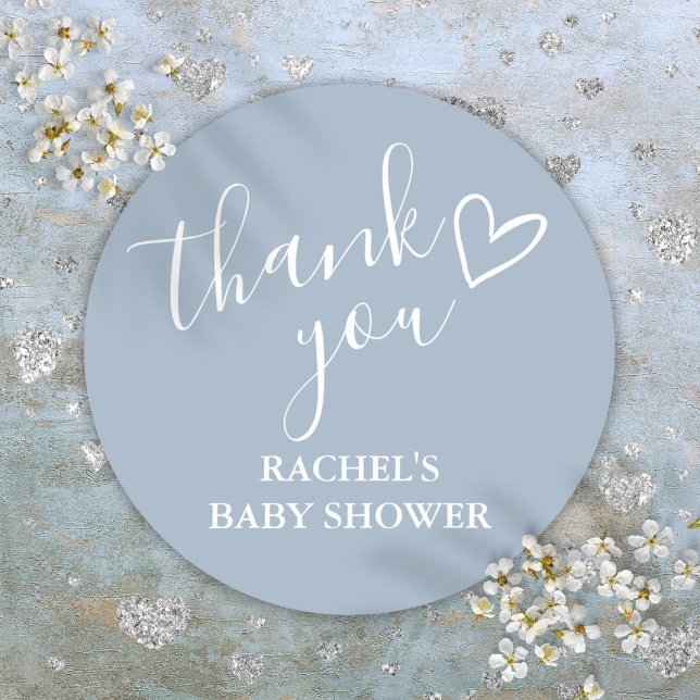 Sticker Rond Script de Remerciement pour Baby Shower Garçon Ble (Dusty Blue Boy Baby Shower Script Heart Thank You Classic Round Sticker)