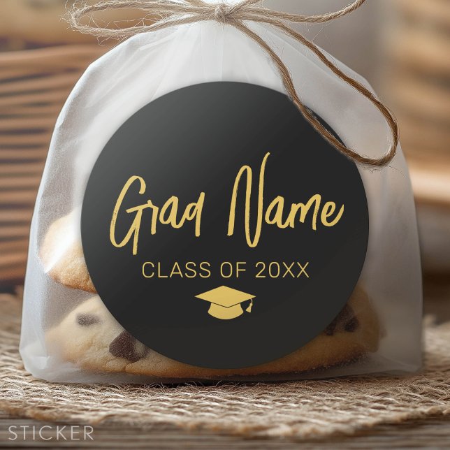 Sticker Rond Script Grad Name avec capuchon de graduation - Bla (Custom Graduation Sticker - Favor Stickers or Envelope Label)
