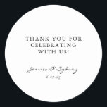 Sticker Rond Script minimaliste noir et blanc Merci personnalis<br><div class="desc">Sticker Mariage minimaliste moderne noir et blanc  personnalisé Merci rond classique</div>