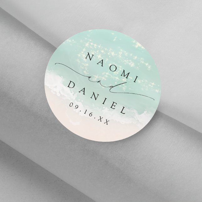 Sticker Rond Script moderne Sand Hearts Plage Mariage Faveurs (Modern Script Sand Hearts Beach Wedding Favors Classic Round Sticker)