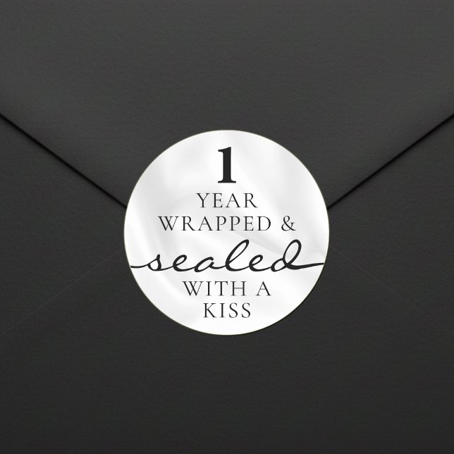 Sticker Rond Sealed with a Kiss White 1st Birthday Anniversary (Créateur téléchargé)