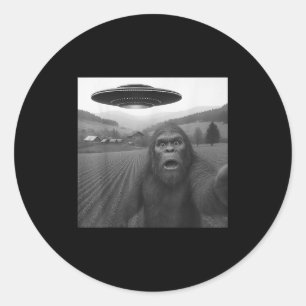 Sticker Rond Selfie Bigfoot Avec Alien Ufo Dons Drôle Pour Les