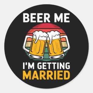 Sticker Rond Servez-moi une bière, je vais me marier, le marié,