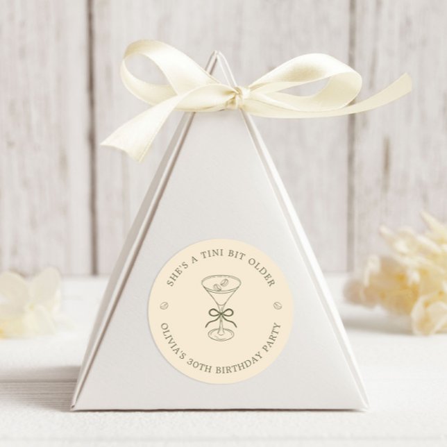 Sticker Rond She's A Tini Bit Older Coffee Martini Birthday (Créateur téléchargé)