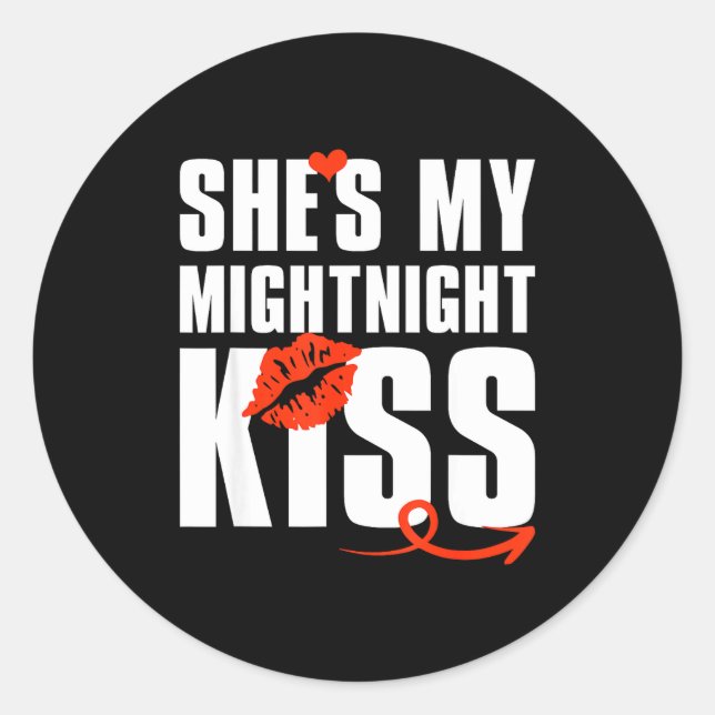 Sticker Rond She's My Midnight Kiss Happy New Year Matching Fun (Devant)