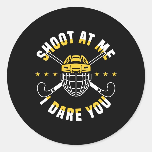 Sticker Rond Shoot At Me I Dare You Field Hockey Player  (Devant)