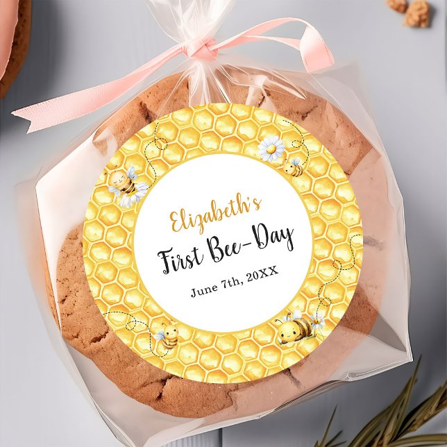 Sticker Rond Si Douce Pour L'anniversaire De L'abeille  (Créateur téléchargé)