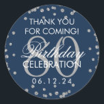 Sticker Rond Silver Navy Blue 80th Birthday Merci Parties scint<br><div class="desc">Elégant 80e anniversaire "Merci" Argent Faux Parties scintillant Confetti Marine Bleu faveur tag modèle.</div>