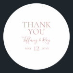 Sticker Rond Simple Elegant Rose Gold Merci mariage Faveur<br><div class="desc">Ce simple et élégant rose or merci mariage faveur classique rond autocollant est parfait pour votre classique moderne minimaliste rose or mariage. Le design est composé d'une vintage classique minimaliste, d'une police d'or blush contemporaine et d'une calligraphie formelle romantique délicate. Il est parfait pour les mariages de luxe du printemps,...</div>