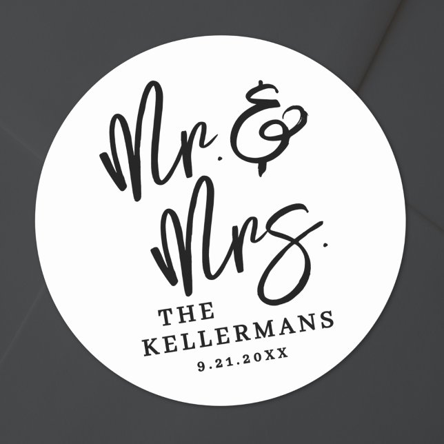 Sticker Rond Simple Mariage Script Police Blanc Noir (Simple Black White Script Wedding Classic Round Sticker)