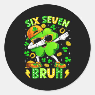 Sticker Rond Six Seven Bruh Mème 67 Dabbing Trèfle Saint Patric