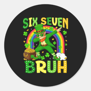 Sticker Rond Six Seven Bruh Saint-Patrick Leprechaun faisant le