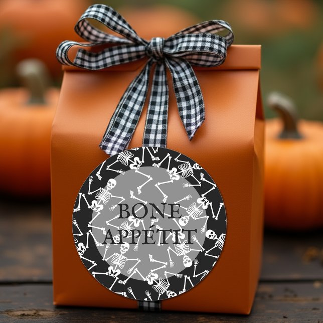 Sticker Rond Skeletons BONE APPÉTIT (Skeletons on black round stickers feature the wording BONE APPÉTIT)