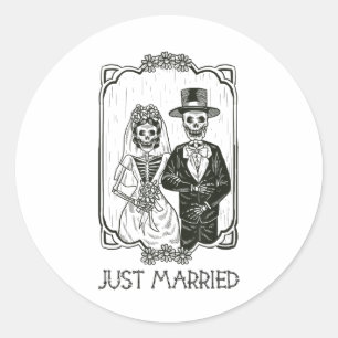 Sticker Rond Skeletons D'Halloween Mariée Et Groom Juste Mariée