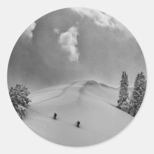 Sticker Rond Skieurs de randonnée dans la poudreuse