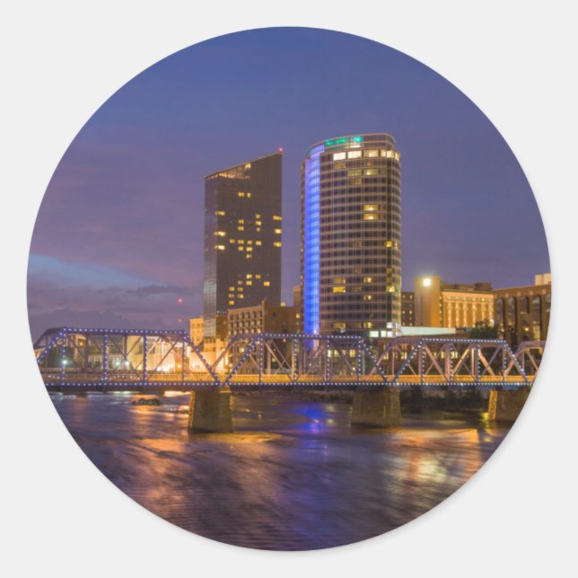 Sticker Rond Skyline À Dusk, Sur La Grande Rivière (Devant)