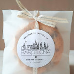 Sticker Rond Skyline de Barcelone | Message de bienvenue du Mar<br><div class="desc">Un ensemble personnalisé d'autocollants de bienvenue pour un mariage qui se déroule dans la charmante et belle ville de Barcelone.</div>