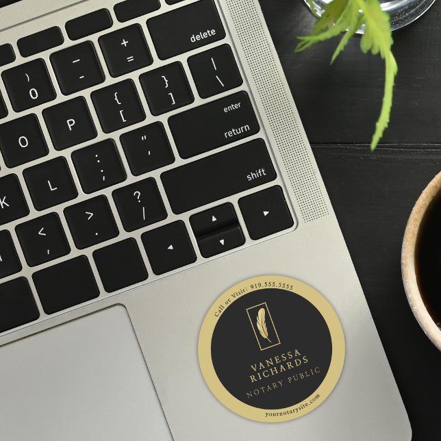 Sticker Rond Sleek Black Gold Feather Noir Contact marketing (Créateur téléchargé)