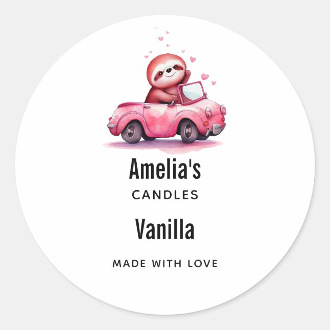 Sticker Rond Sloth Driving a Pink Convertible Candle Business (Devant)
