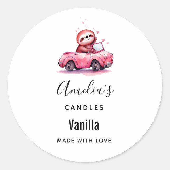 Sticker Rond Sloth Driving a Pink Convertible Candle Business (Devant)