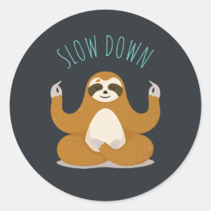 Sticker Rond Sloth in Lotus Yoga Pose "Ralentir"