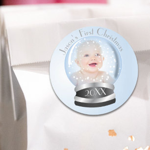 Sticker Rond Snow Globe bleu garçon Baby's 1st Christmas Photo