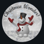 Sticker Rond Snowman Christmas Merveilleuse Avec Parties scinti<br><div class="desc">Un adorable design de bonhomme de neige hivernal,  avec une illustration d'un bonhomme de neige et un arrière - plan de parties scintillant et de flocon de neige avec le texte "Christmas Wonder !" en police de caractères fantaisie.</div>