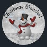 Sticker Rond Snowman Christmas Merveilleuse Avec Parties scinti<br><div class="desc">Un adorable design de bonhomme de neige hivernal,  avec une illustration d'un bonhomme de neige et un arrière - plan de parties scintillant et de flocon de neige avec le texte "Christmas Wonder !" en police de caractères fantaisie.</div>