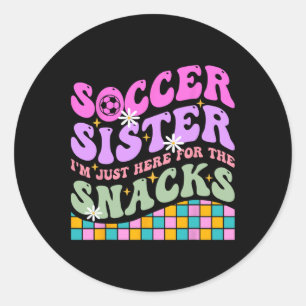 Sticker Rond Sœur de football Groovy Je suis juste là pour les 