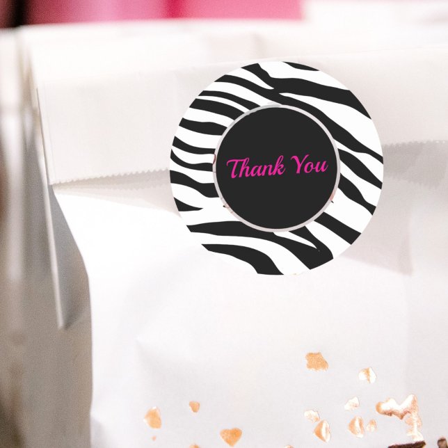 Sticker Rond Soirée d'anniversaire en safari imprimé noir blanc (Chic black white zebra print safari birthday party classic round sticker)