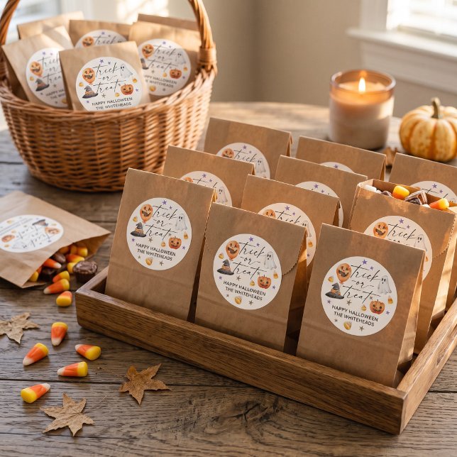 Sticker Rond Soirée Halloween aquarelle Trick or Treat (Celebrate the season with this Trick or Treat watercolor Halloween party design. )
